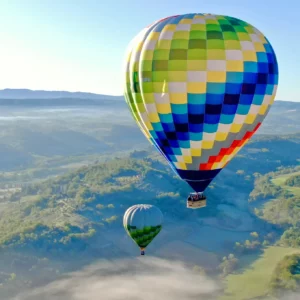 Esclusivo tour privato in mongolfiera per 2 persone in Toscana​